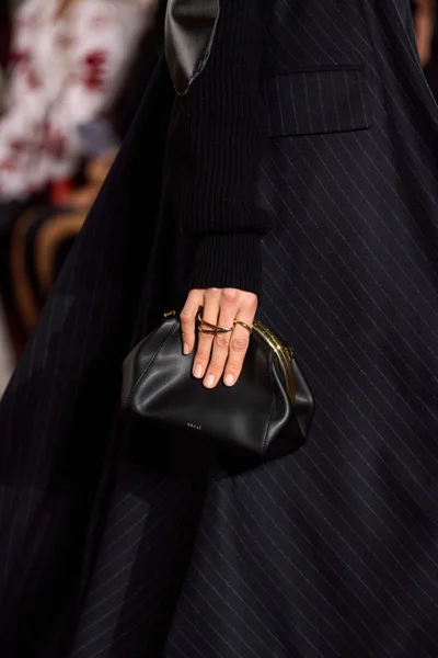 Look 25